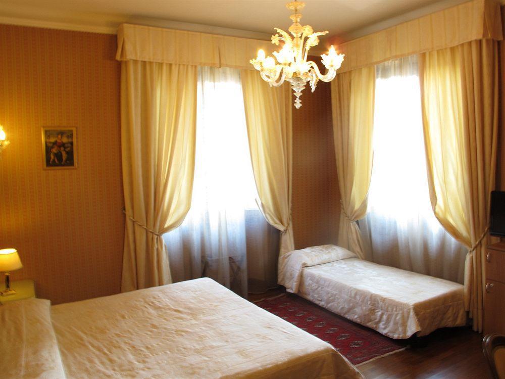 C-Hotels De Rose Palace ฟลอเรนซ์ ภายนอก รูปภาพ
