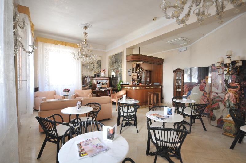 C-Hotels De Rose Palace ฟลอเรนซ์ ภายนอก รูปภาพ