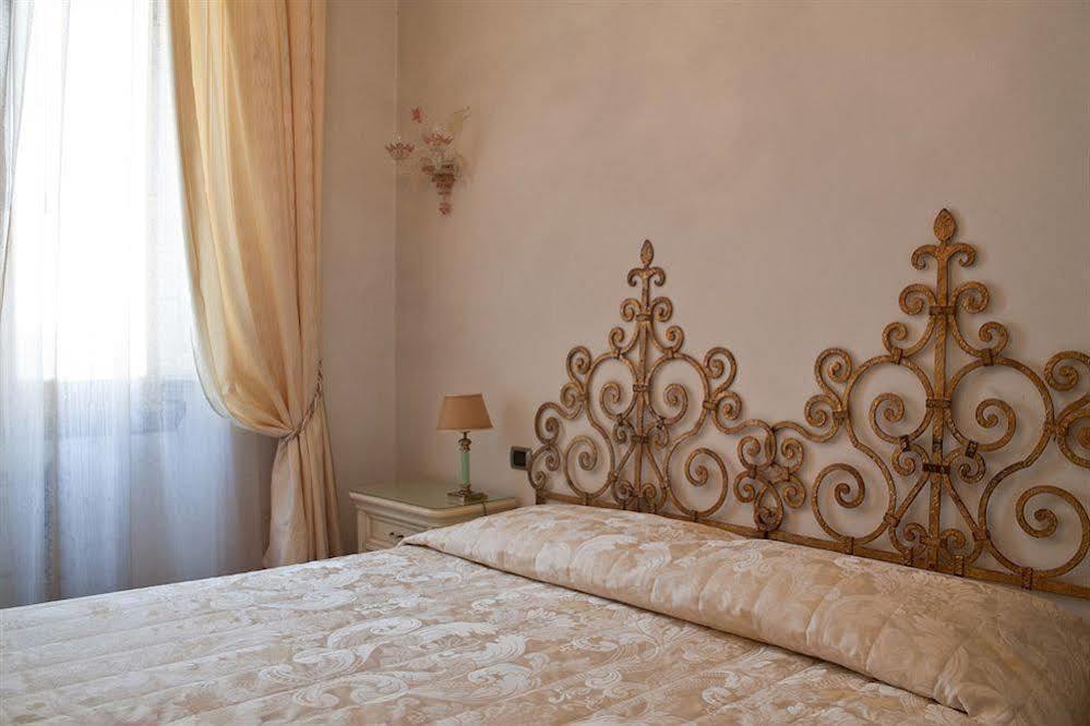 C-Hotels De Rose Palace ฟลอเรนซ์ ภายนอก รูปภาพ