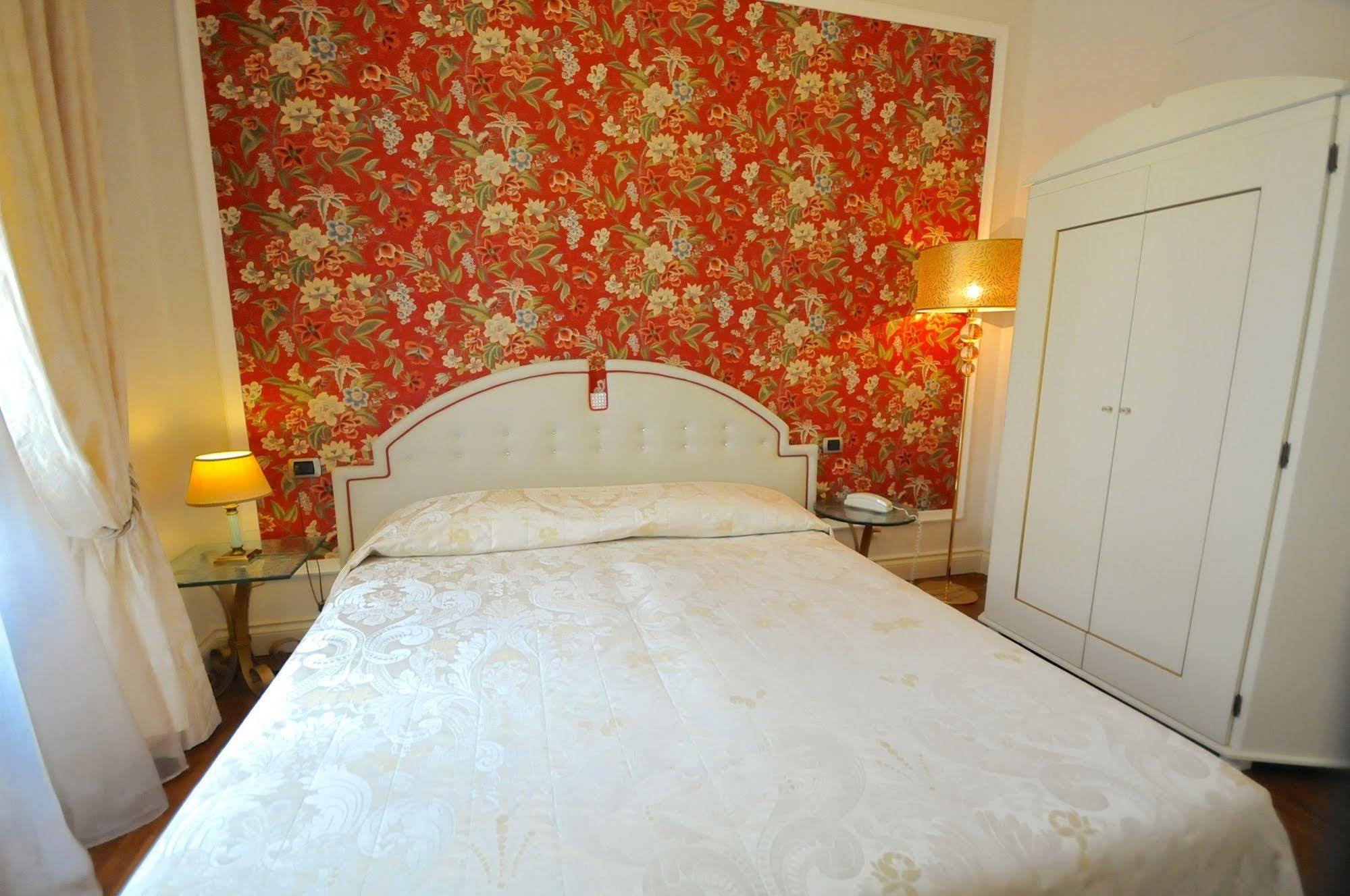 C-Hotels De Rose Palace ฟลอเรนซ์ ภายนอก รูปภาพ