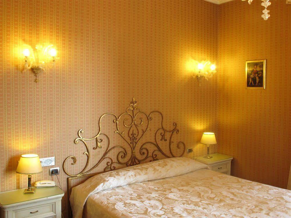 C-Hotels De Rose Palace ฟลอเรนซ์ ภายนอก รูปภาพ
