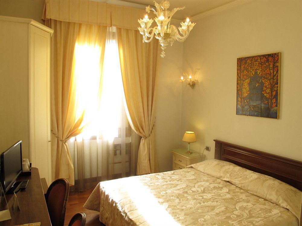 C-Hotels De Rose Palace ฟลอเรนซ์ ภายนอก รูปภาพ